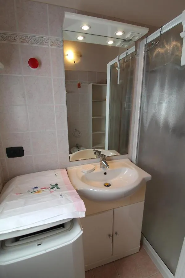Residenza La Corte Castelnuovo del Garda 0*,  Italia